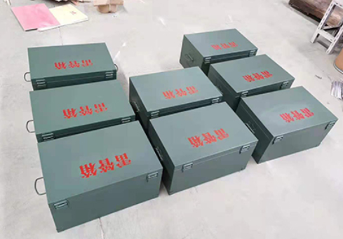 石屏炸药箱和雷管箱一般是怎么存放的？