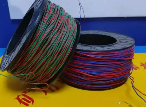 石屏放炮线的主要材质有哪些？不同材质的适用场景有何区别？